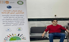 أحمد يحضر جلسات المهارات الحياتية في مركز شباب الحدباء الذي يدعمه صندوق الأمم المتحدة للسكان
